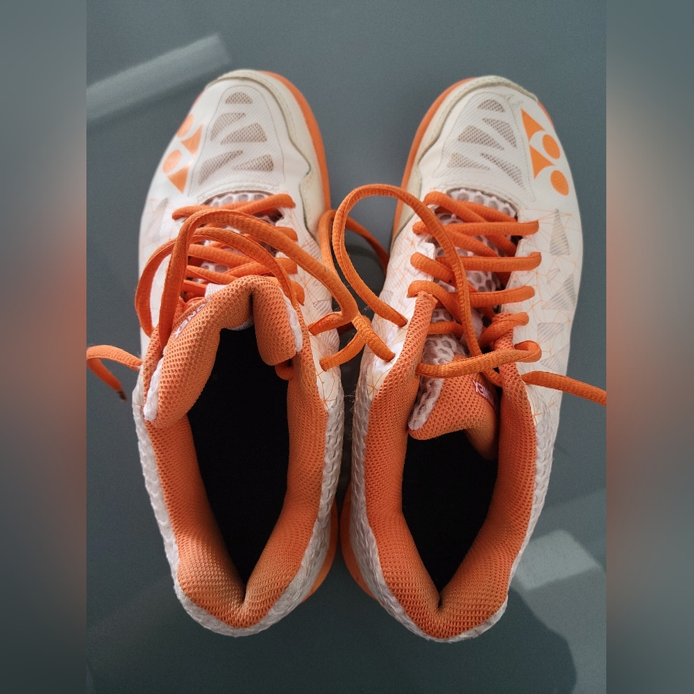 Yonex women's shoes 7.5